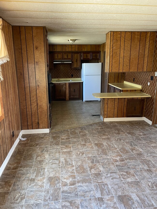 Building Photo - 630 N Adam Dr