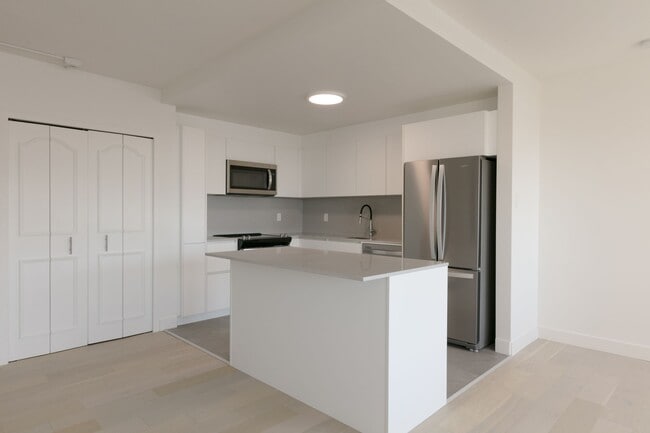 Building Photo - 4555 Av. Bonavista