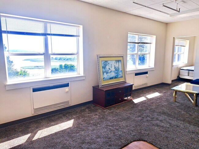 Foto del edificio - Rare and Limited 2BR/2BA Efficiency Room – All Utilities & Wi-Fi Included!