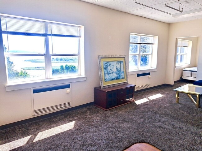 Building Photo - Rare and Limited 2BR/2BA Efficiency Room – All Utilities & Wi-Fi Included!