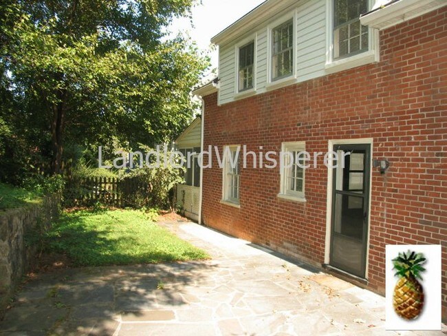 Foto del edificio - 702 Nelson Dr