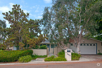 Building Photo - 6042 Avenida Chamnez