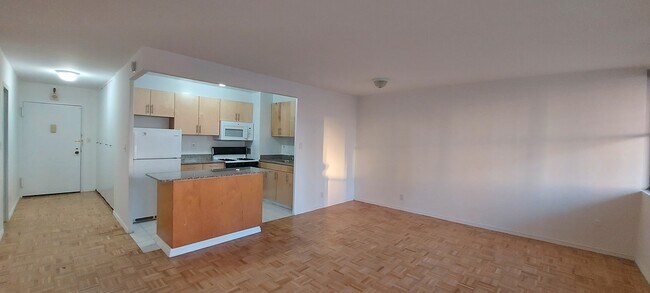 Foto del edificio - 270 Marin Blvd