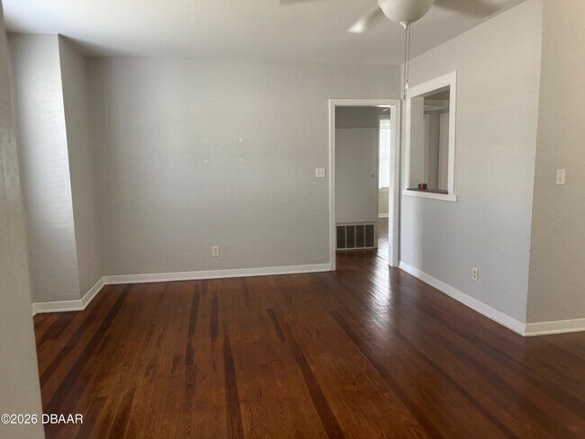 Foto del edificio - 250 S Seneca Blvd