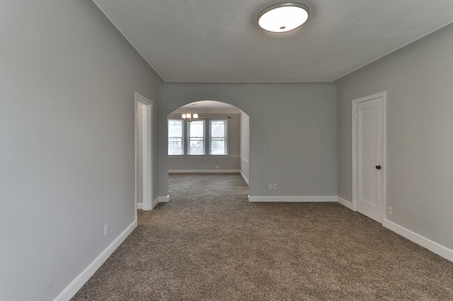 Building Photo - 8108 Delmar Blvd