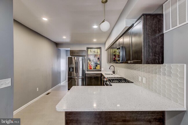 Foto del edificio - 150 N Curley St