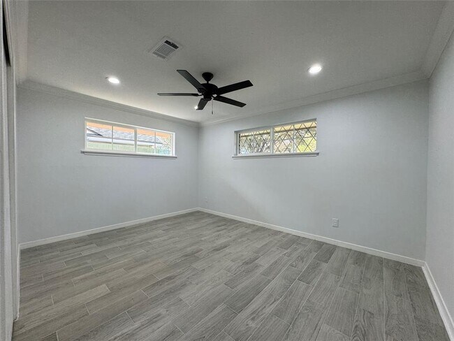 Foto del edificio - 1710 Longhorn Dr