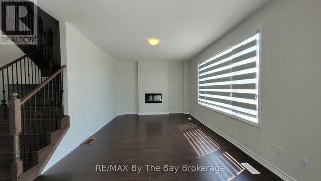 Building Photo - 90 Sun Vly Ave