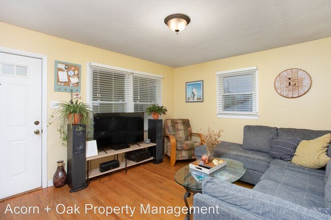 Building Photo - 3 br, 1 bath House - 324 McMasters Street