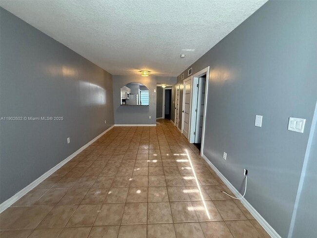 Foto del edificio - 930 NE 34th Ave