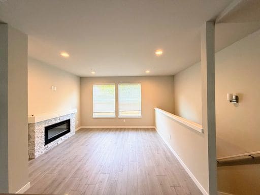 Building Photo - Stunning Tri Level 2 bed /2.5 bath Townhom...