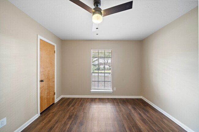 Foto del edificio - 1104 Hillcrest Dr