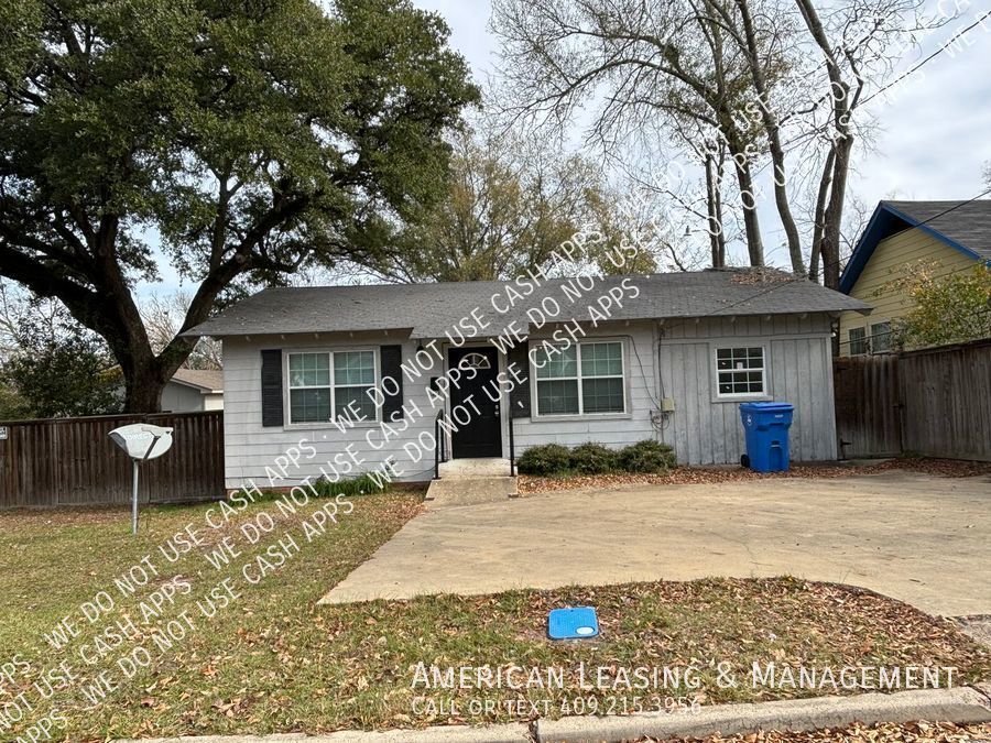 Foto principal - Updated 3 bed/1 bath Charmer located close...