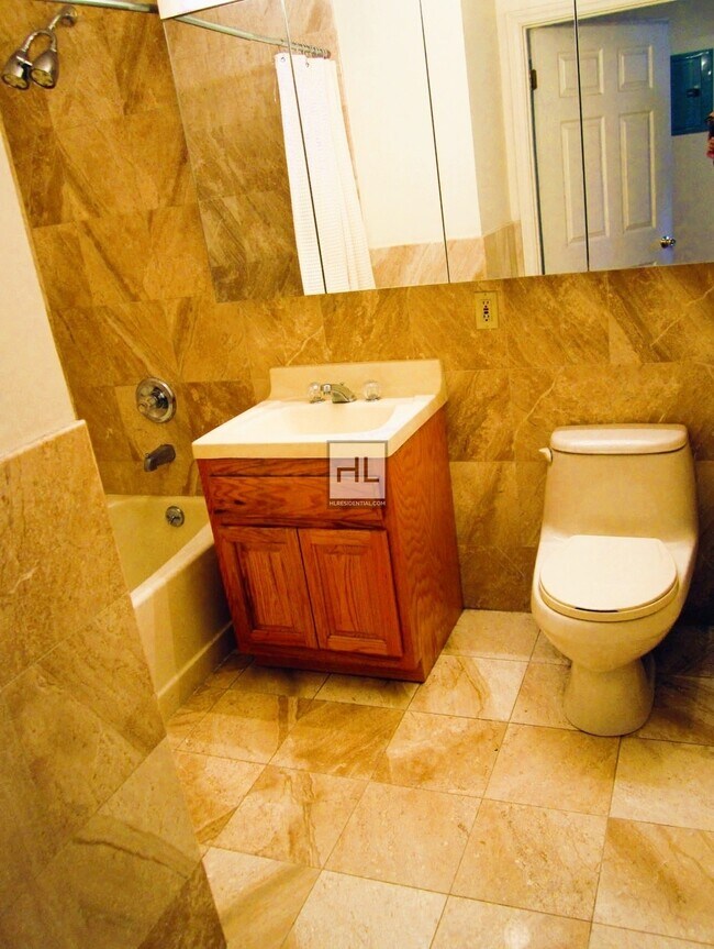 Building Photo - Sundrenched Spacious Studio one block from...