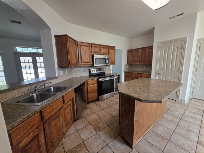 Building Photo - 302 Cross Creek Dr