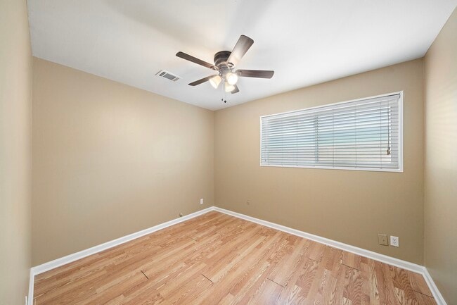 Foto del edificio - 6523 Underhill St