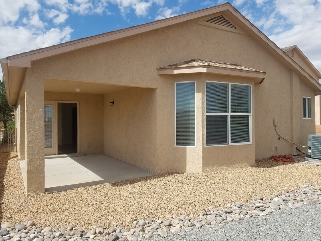 Primary Photo - 3 bed, 2 bath Home in Hunning Ranch