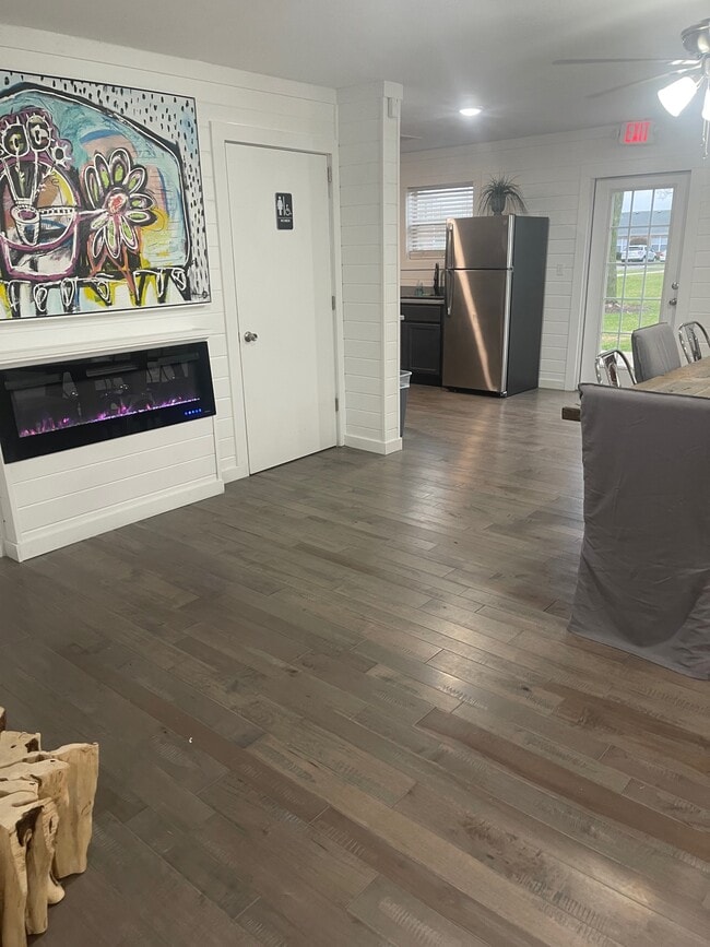 Building Photo - Gable Homes