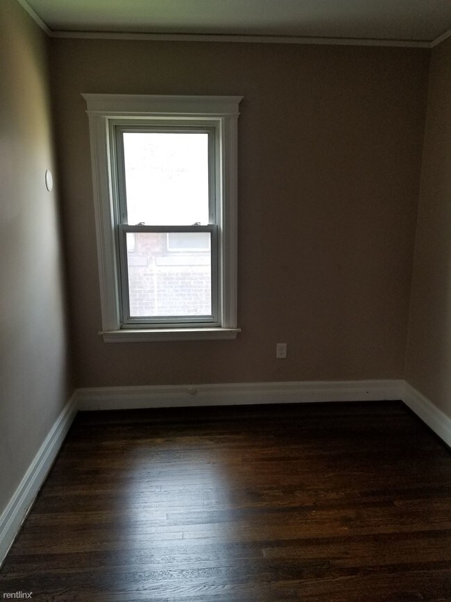 Building Photo - 3 br, 1 bath House - 627 East Philadephia
