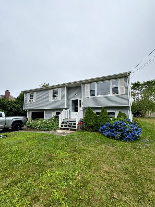 Foto principal - 223 Seneca Dr