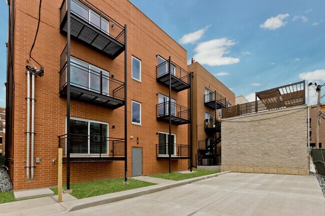 Foto del edificio - 2725 N Ashland Ave