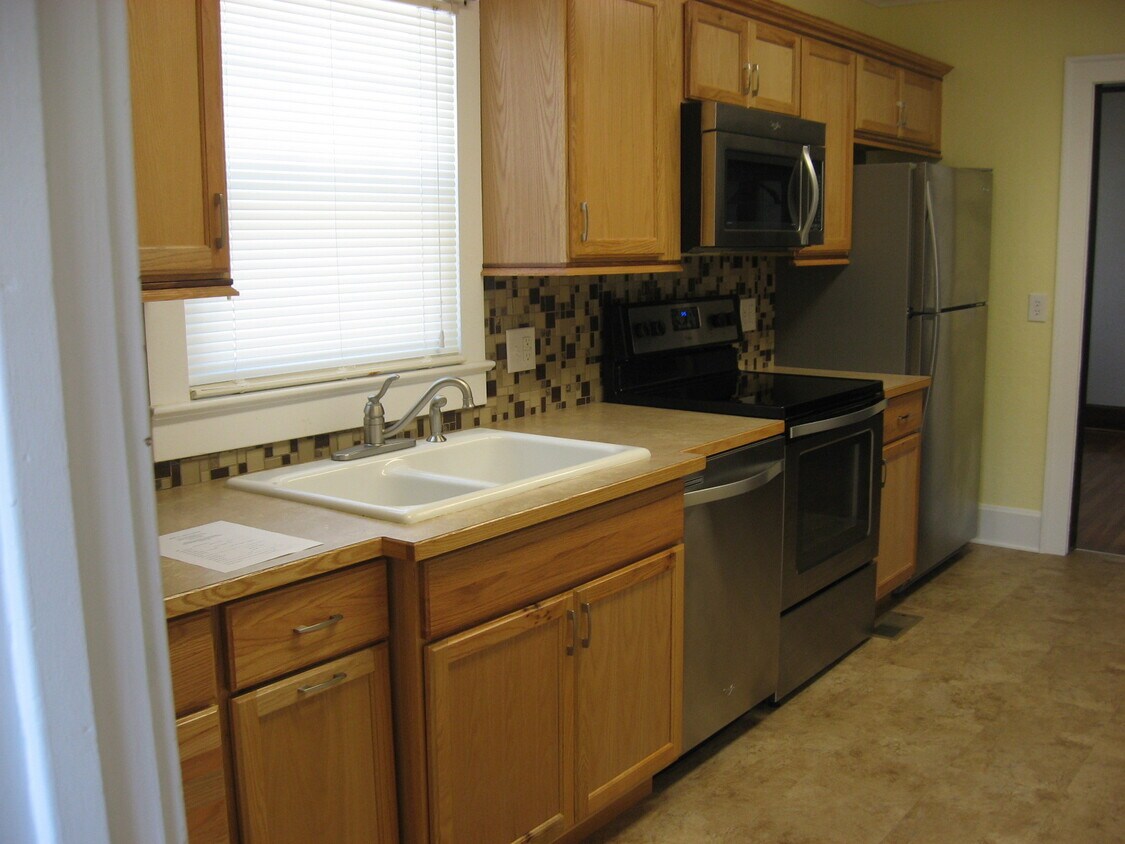 1108 S Cedar St, Ottawa, KS 66067 House Rental in Ottawa, KS