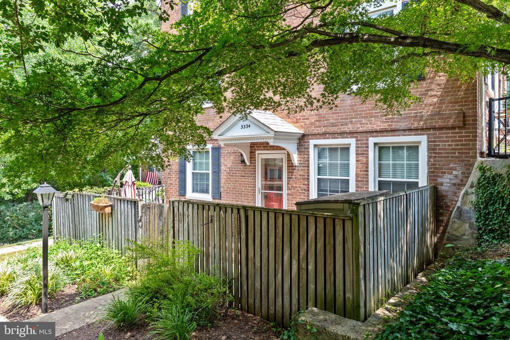 Primary Photo - 3334 S Wakefield St