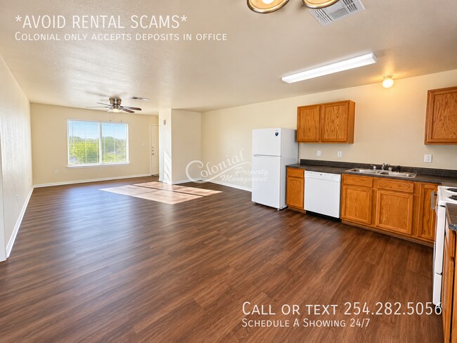 Building Photo - 405 S Amy Ln