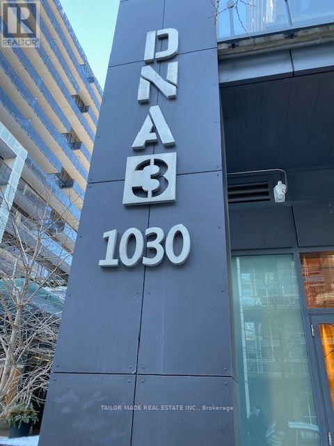 Building Photo - 1030 King St W