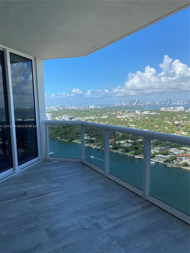 Foto del edificio - 4779 Collins Ave