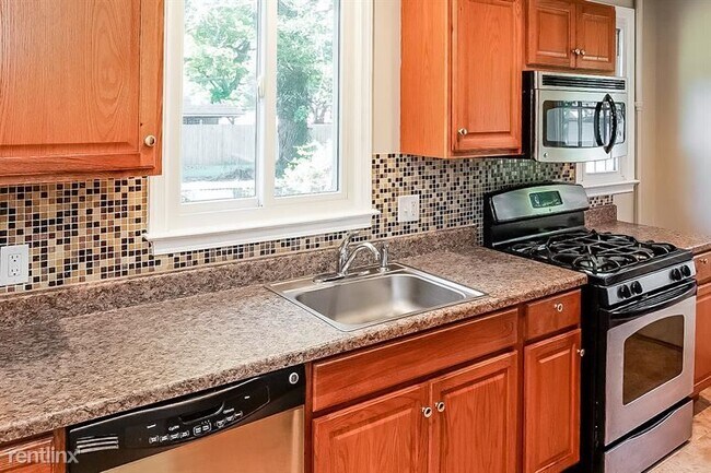 Foto del edificio - 3 br, 1 bath House - 2621 Fernwood Ave