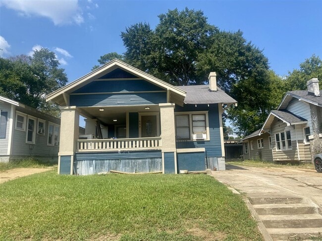 Building Photo - Restored 3 br 2 ba Craftsman style Home fo...