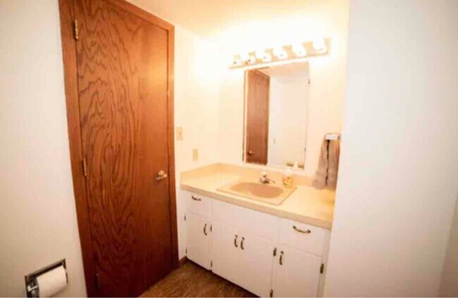 Foto del edificio - 2508-213a 13A St SW