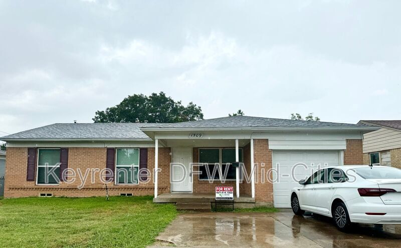 Primary Photo - 1509 North O'Connor Road