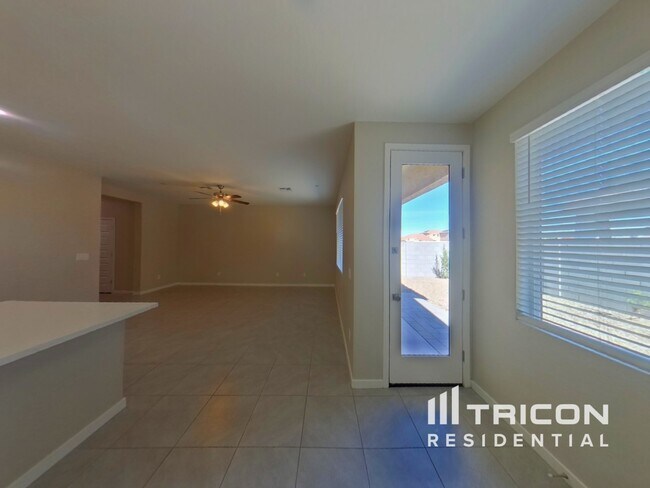 Foto del edificio - 1349 N Parkcrest