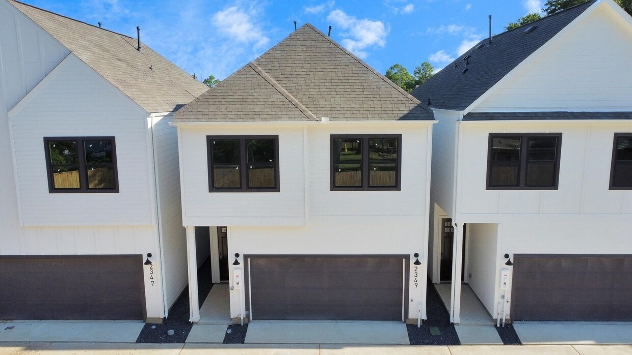 Foto principal - 2349 Hoskins Dr