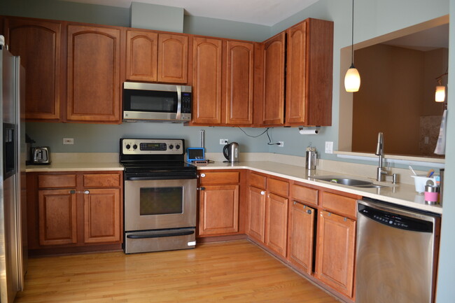 Building Photo - 1045 Savoy Ct