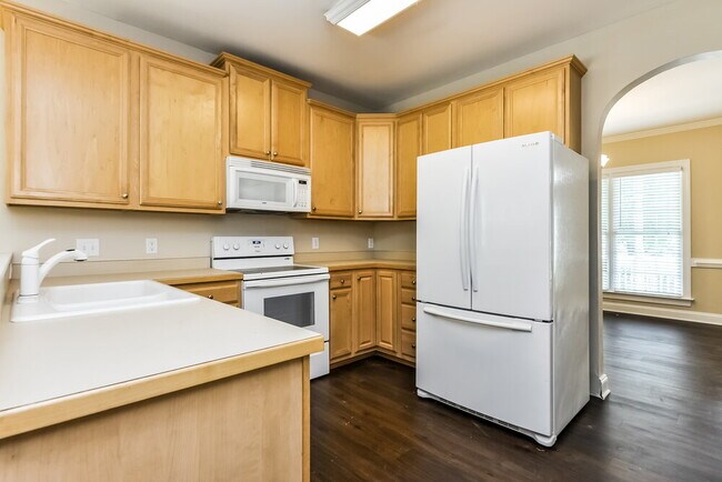 Foto del edificio - 420 Longbourn Dr