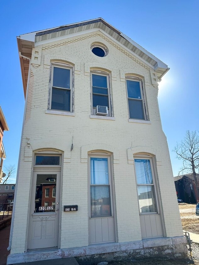Primary Photo - 820 York St
