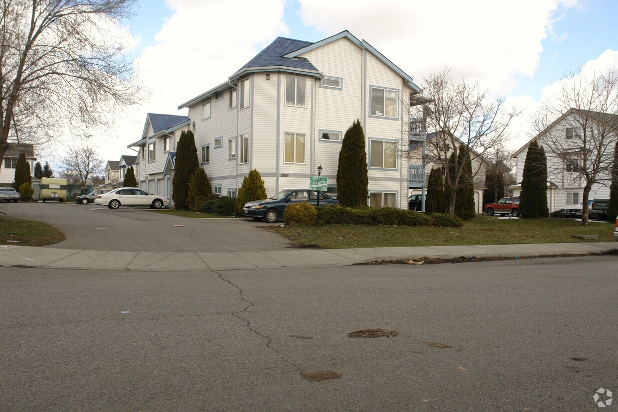 Building Photo - 3419 W Lilac Ct