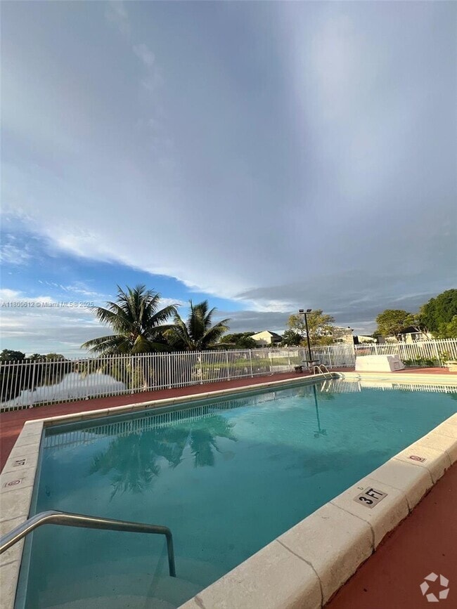 Building Photo - 15420 SW 81st Cir Ln