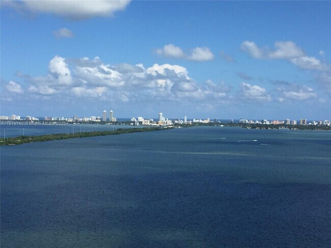 Foto del edificio - 460 NE 28th St