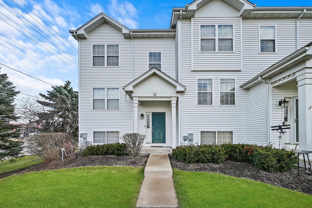 104 W Big Horn Dr, Hainesville, IL 60073 Townhome Rentals in