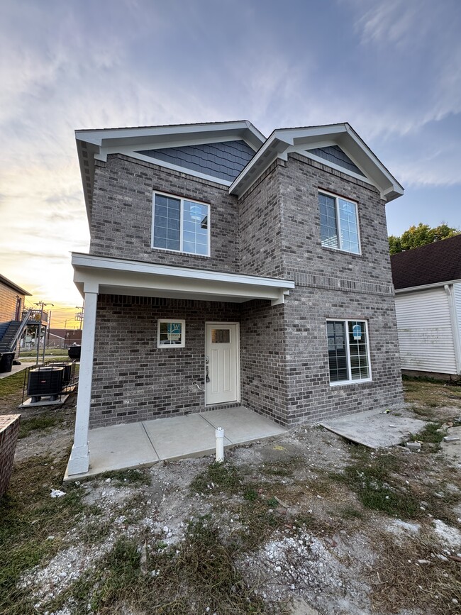 Building Photo - 2143 Columbia Ave