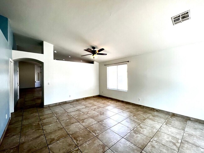 Building Photo - Beautiful 4 Bedroom Home in Rita Ranch