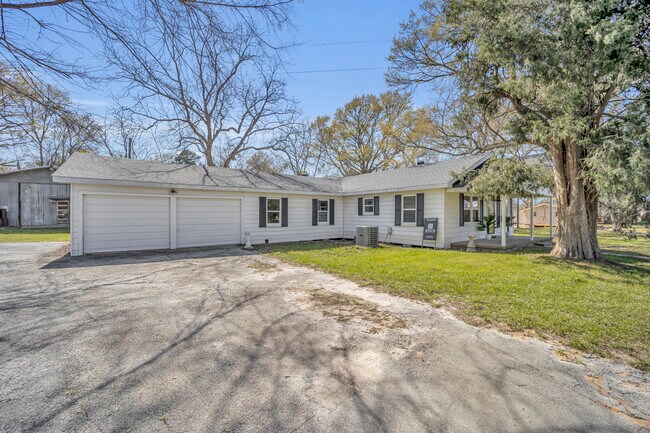 Foto del edificio - 4255 State Highway 323 W