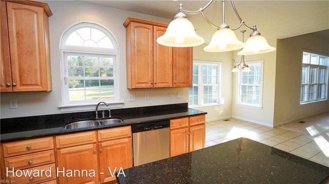Building Photo - 5 br, 4 bath House - 1612 Venetian Way