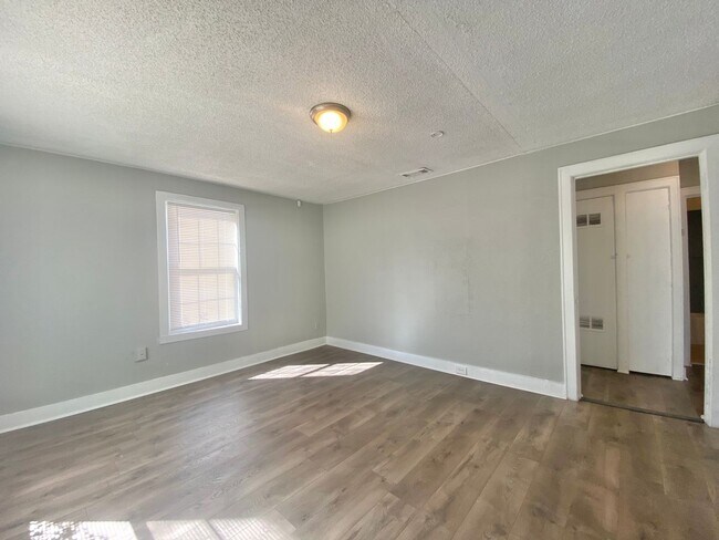 Foto del edificio - Coming soon 3 bed 2 bath near Clapp Park