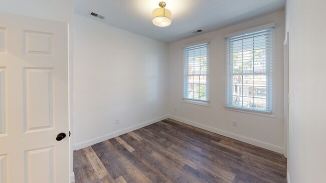 Foto del edificio - 3724 9th St NW