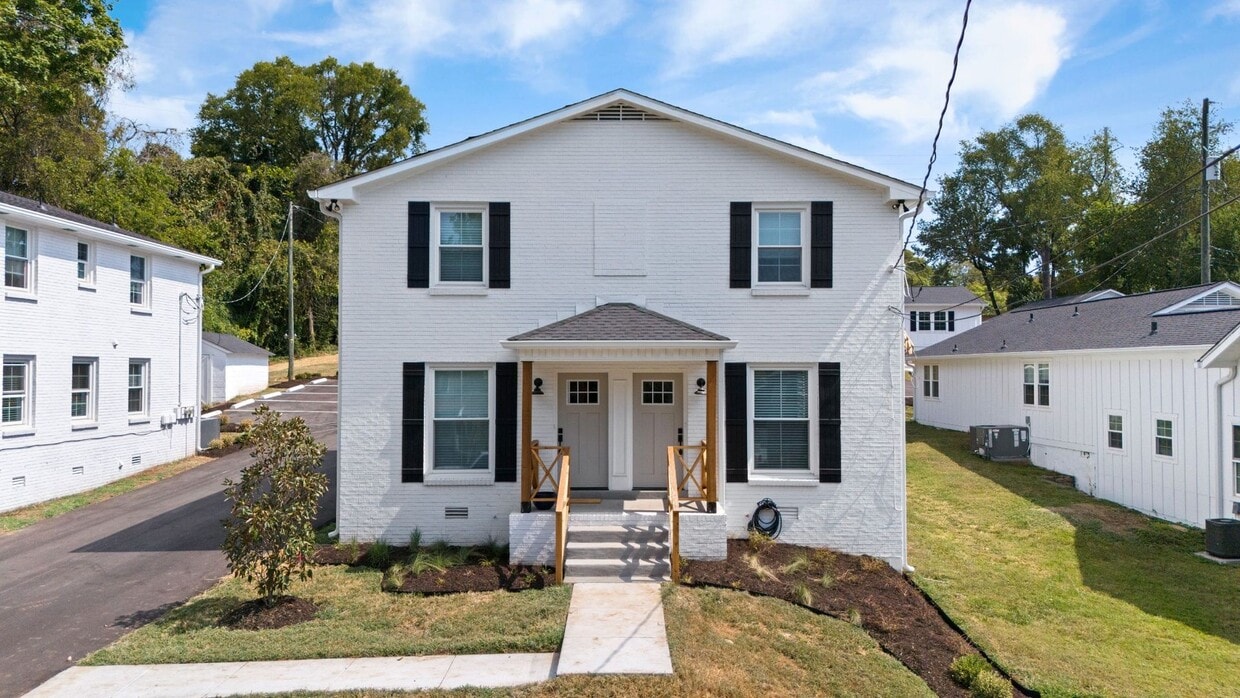 Primary Photo - Beautifully Renovated 2BR/1.5BA Townhouse ...